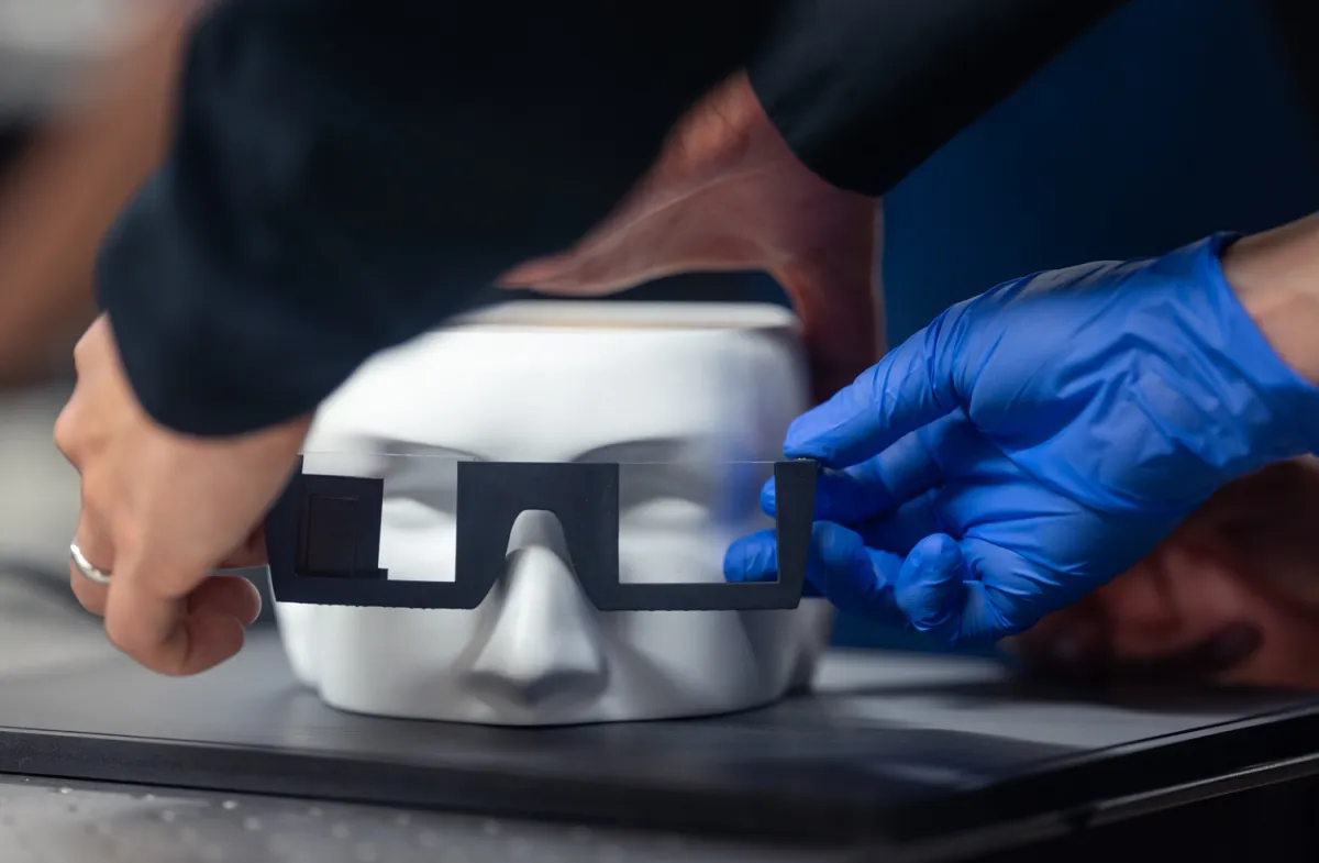 Stanford lab shows holographic glasses